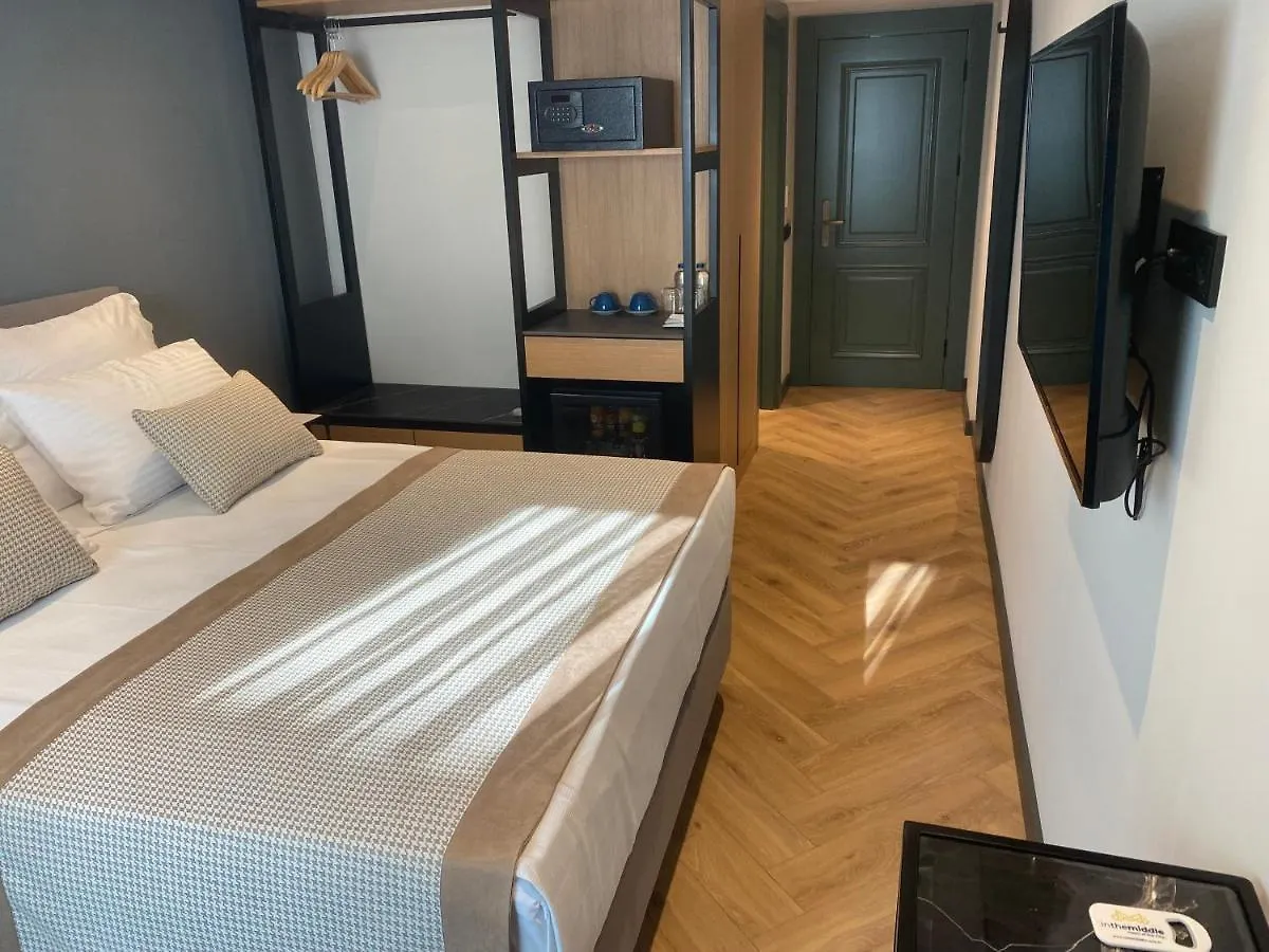In The Middle Hotel Αττάλεια