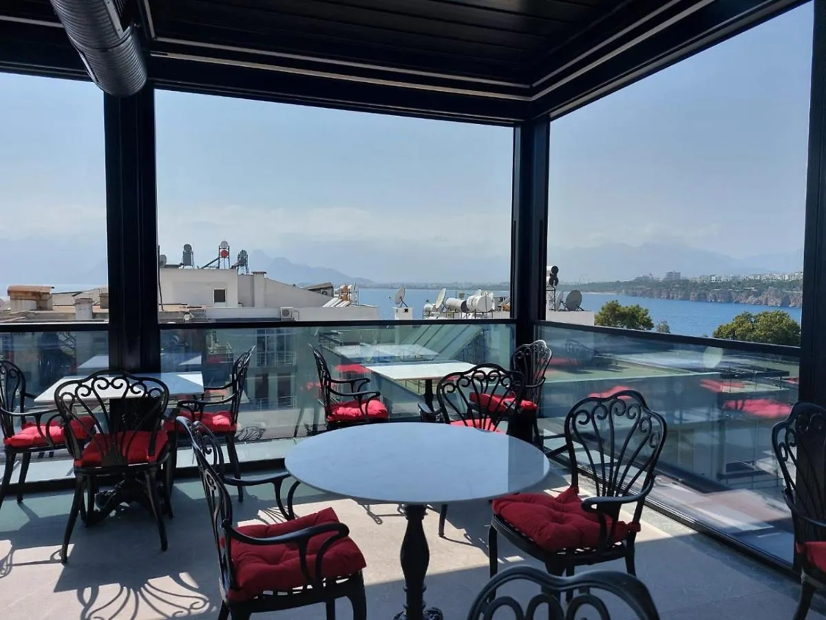 In The Middle Hotel Αττάλεια