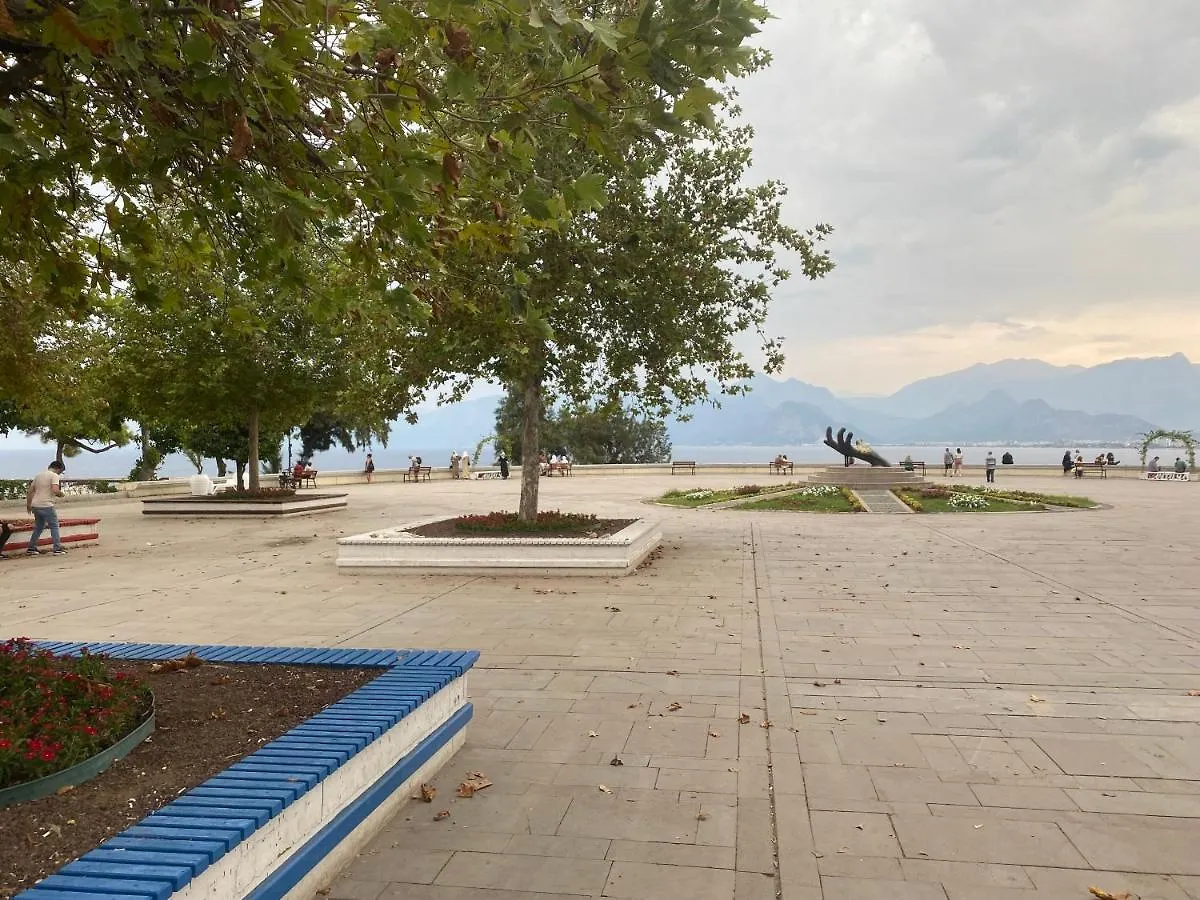 In The Middle Hotel Αττάλεια 3*,