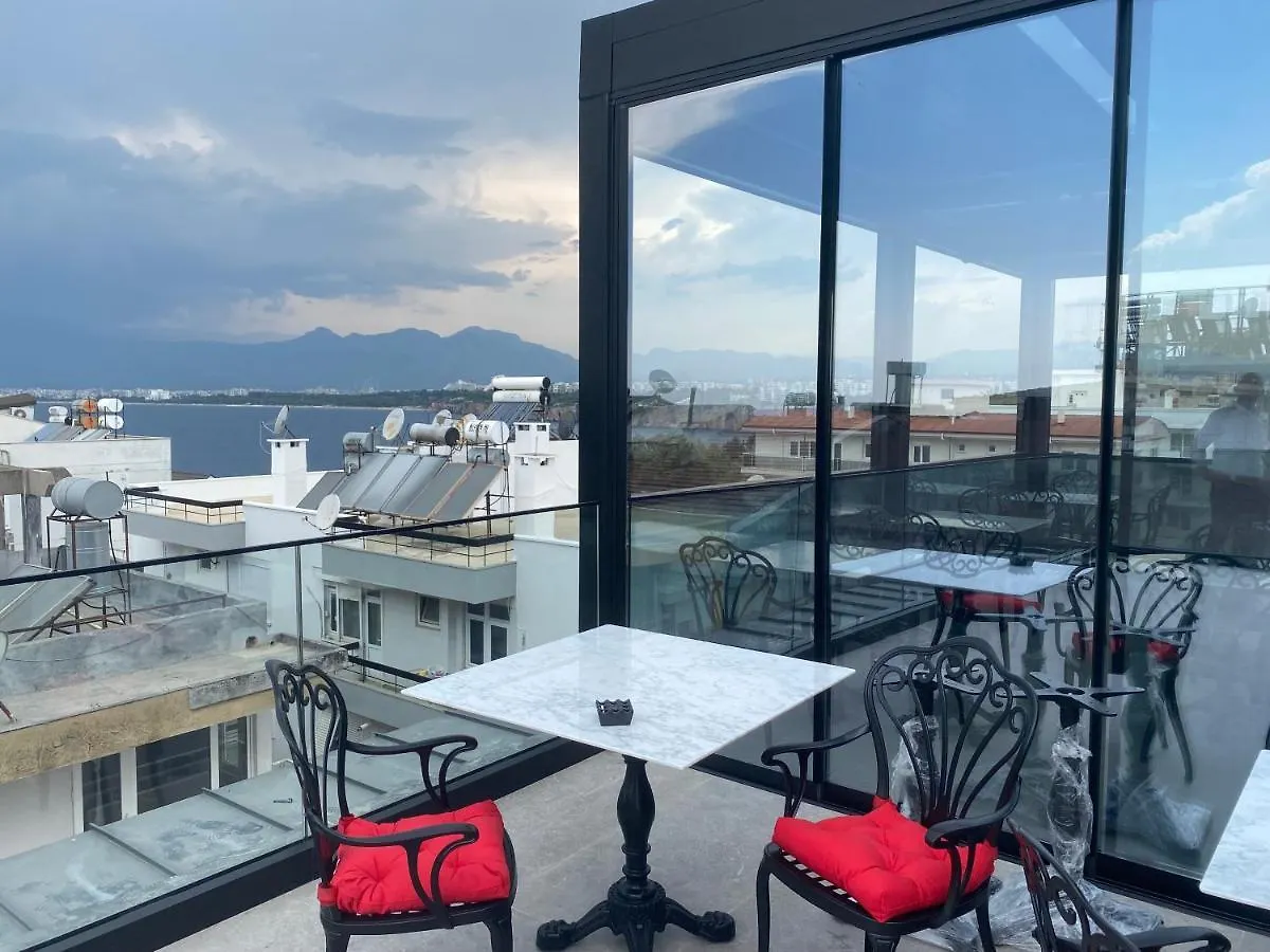 In The Middle Hotel Αττάλεια