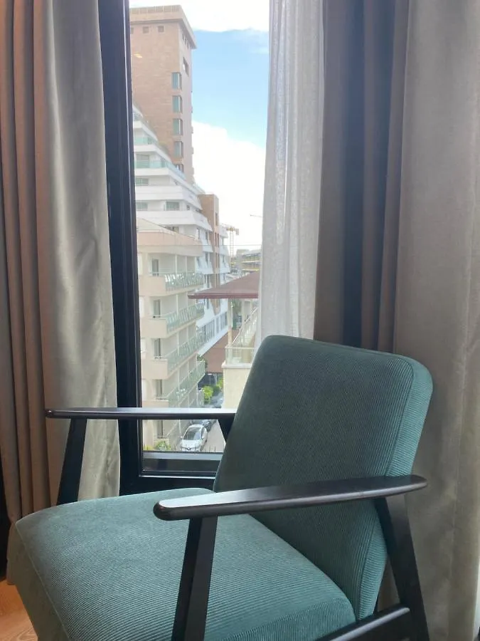 In The Middle Hotel Анталья