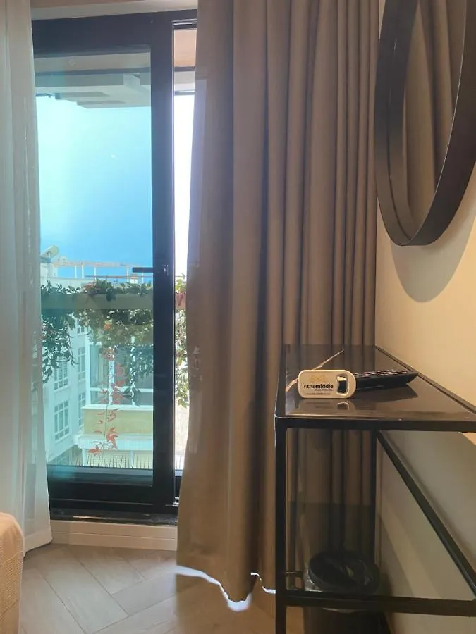 In The Middle Hotel Анталья