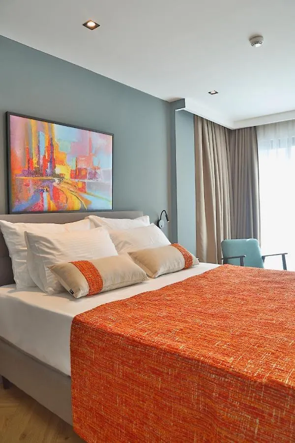 In The Middle Hotel Анталья Турция
