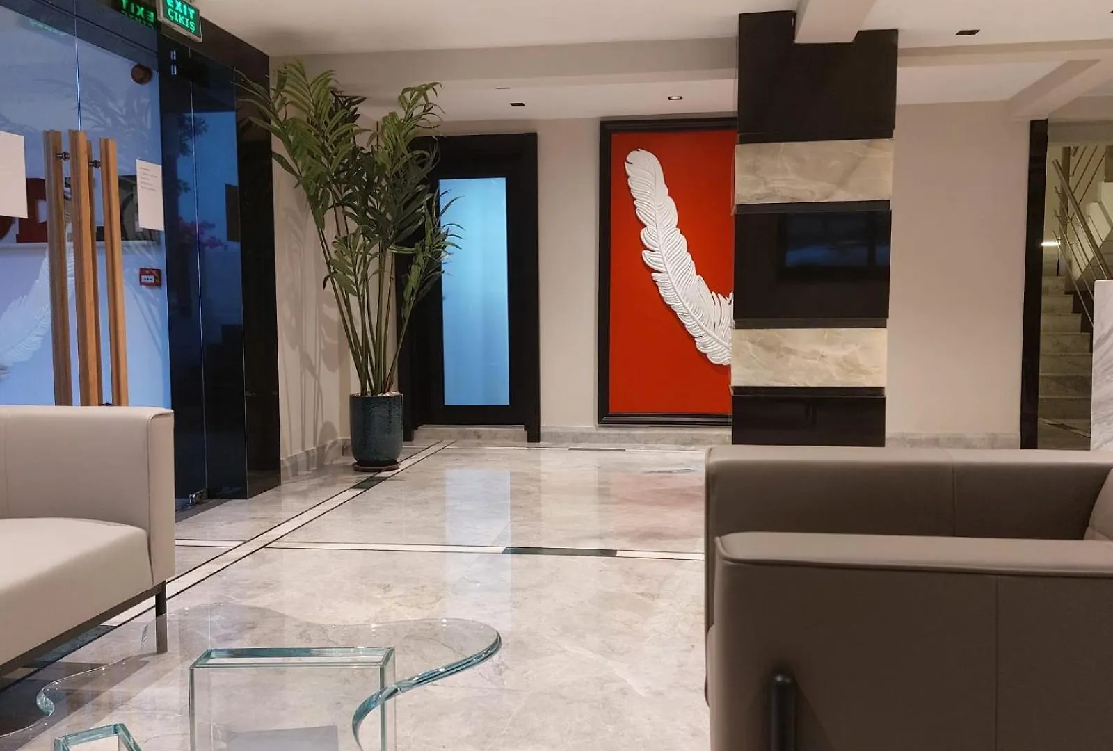 In The Middle Hotel Анталья
