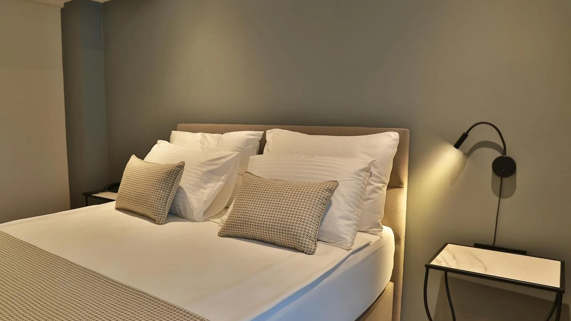 In The Middle Hotel Анталья Турция
